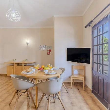 Villa #392 Spacious 4br In Shared Pool Albufeira