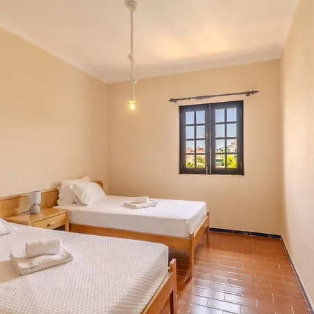 #392 Spacious 4br In Shared Pool Willa Albufeira